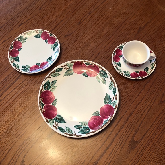 5 pc place setting Cafe Classico, Nancy Calhoun BELLA ROMA country apple design - Picture 9 of 16